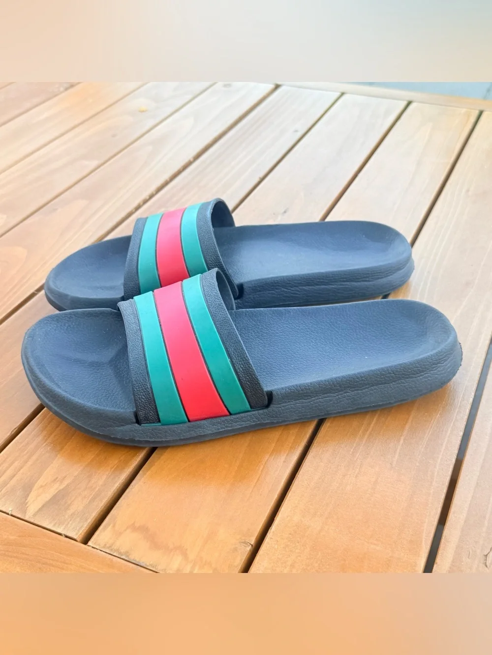 Mens Slides black green and red size 43/9.5